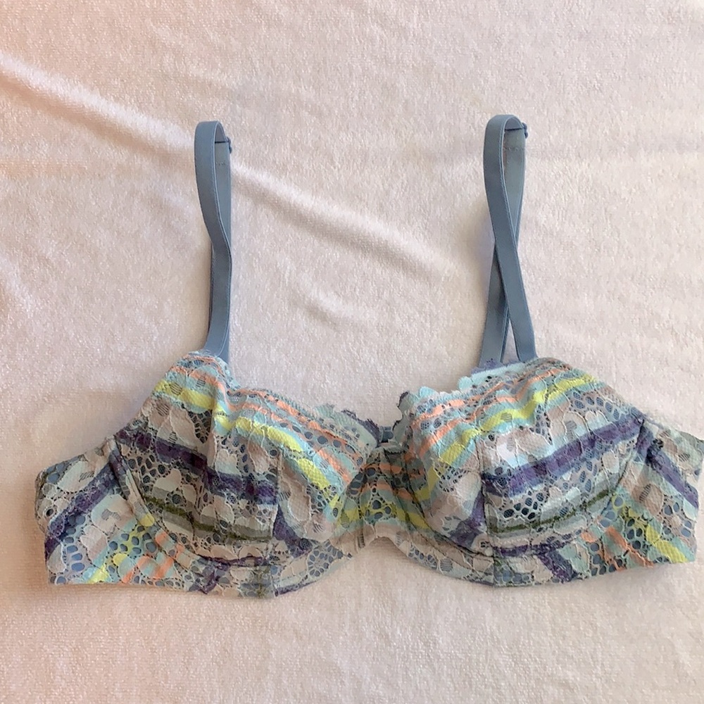 Body by Victoria Unlined Demi Bra ~ EUC